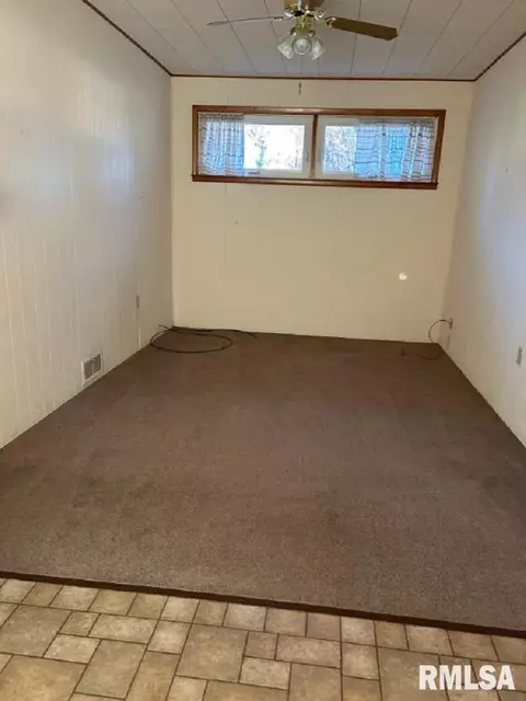 726 S Pearl St, Macomb, IL 61455 photo 10