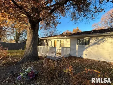 726 S Pearl St, Macomb, IL 61455 photo 3