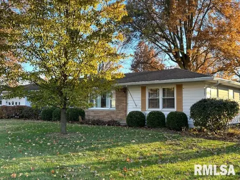 726 S Pearl St, Macomb, IL 61455 photo 2
