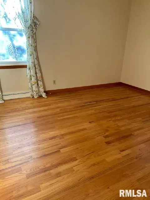 726 S Pearl St, Macomb, IL 61455 photo 8