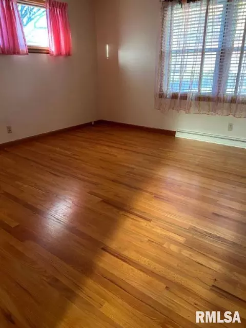 726 S Pearl St, Macomb, IL 61455 photo 7