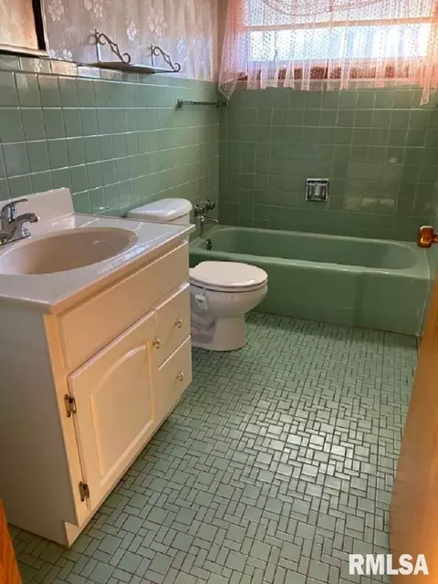 726 S Pearl St, Macomb, IL 61455 photo 6