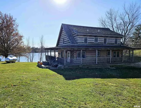 486 Pheasant Run Dr, Avon, IL 61415