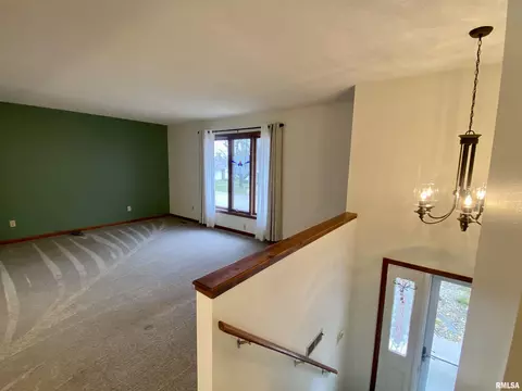 143 James Dr, Macomb, IL 61455 photo 8