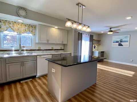 143 James Dr, Macomb, IL 61455 photo 18