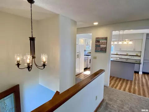 143 James Dr, Macomb, IL 61455 photo 10