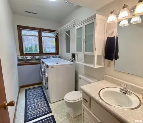 143 James Dr, Macomb, IL 61455 photo 34