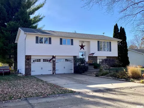 143 James Dr, Macomb, IL 61455 photo 4