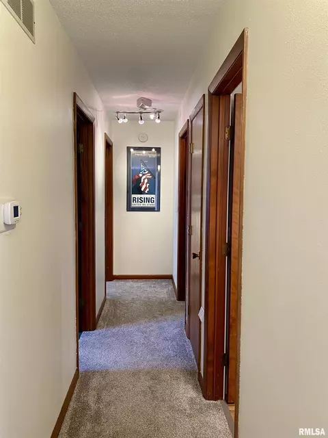 143 James Dr, Macomb, IL 61455 photo 21
