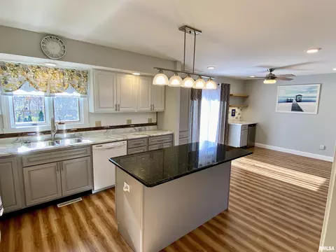 143 James Dr, Macomb, IL 61455 photo 14