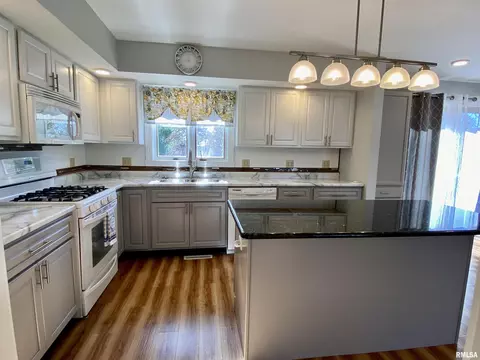143 James Dr, Macomb, IL 61455 photo 15