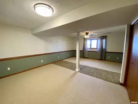 143 James Dr, Macomb, IL 61455 photo 36