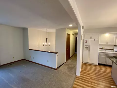 143 James Dr, Macomb, IL 61455 photo 20