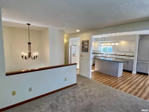 143 James Dr, Macomb, IL 61455 photo 11