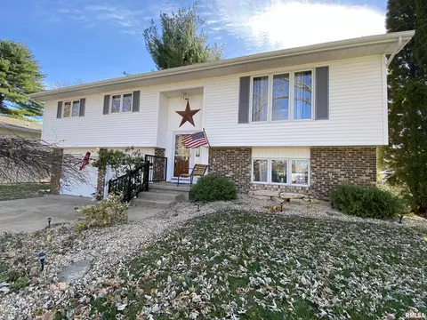 143 James Dr, Macomb, IL 61455 photo 3