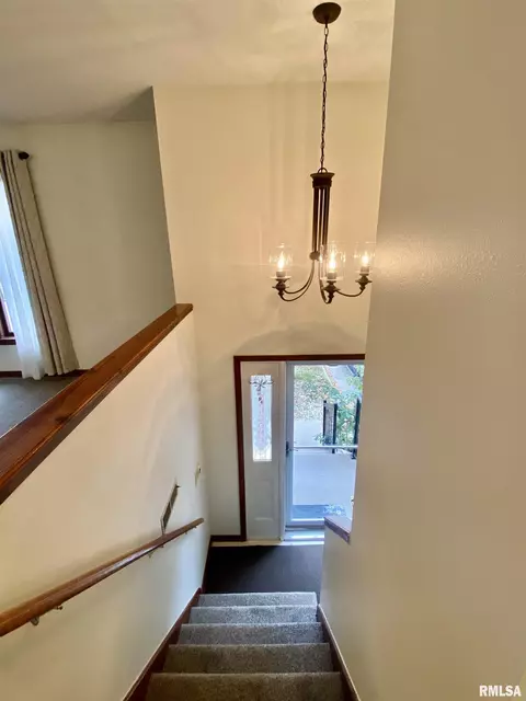 143 James Dr, Macomb, IL 61455 photo 7