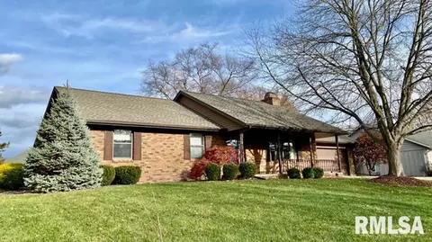 807 Firethorn Dr, Washington, IL 61571