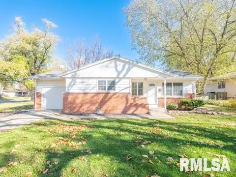 5316 N Friar Ln, Peoria, IL 61614