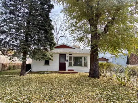 1316 S 12th St, Pekin, IL 61554