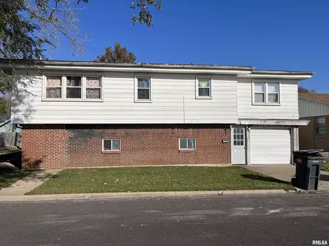 1007 Koch St, Pekin, IL 61554
