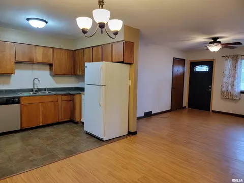 480 N 10th St, Canton, IL 61520 photo 7