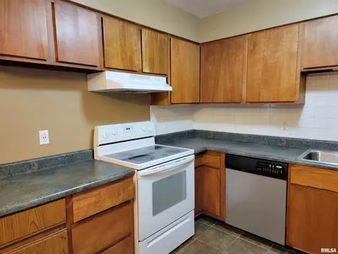 480 N 10th St, Canton, IL 61520 photo 10