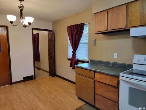480 N 10th St, Canton, IL 61520 photo 9