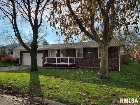 480 N 10th St, Canton, IL 61520
