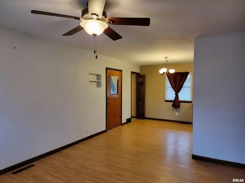 480 N 10th St, Canton, IL 61520 photo 5