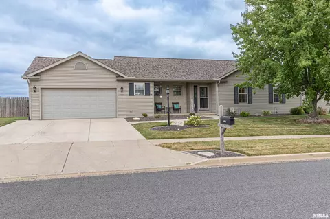 1533 Kelsey St, Washington, IL 61571