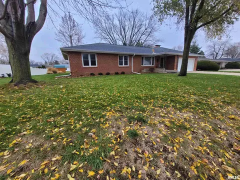 105 Argonne Dr, Canton, IL 61520