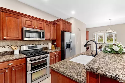 405 Cottingham Ln, Germantown Hills, IL 61548 photo 14