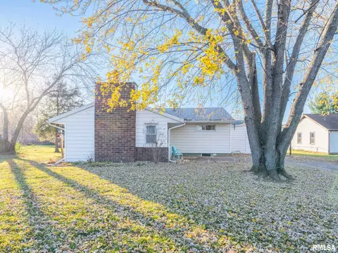 201 Niemann Dr, East Peoria, IL 61611