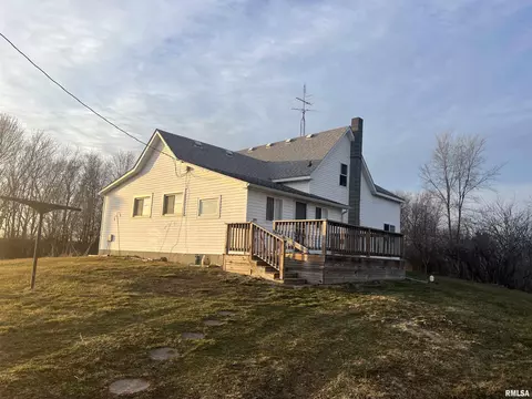 8235 E 650th St, Colchester, IL 62326