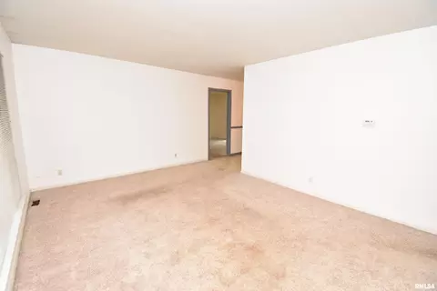 2251 Meadowview Ln, Washington, IL 61571