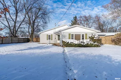 706 E Jackson St, Cuba, IL 61427