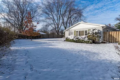 706 E Jackson St, Cuba, IL 61427 photo 2