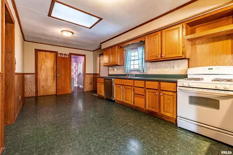 706 E Jackson St, Cuba, IL 61427 photo 9