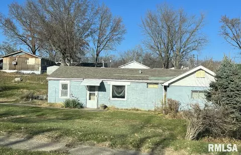 855 W Locust St, Canton, IL 61520