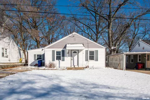 5106 N Glen Elm Dr, Peoria Heights, IL 61616