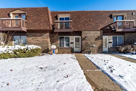 4034 N Westport Ct, Peoria, IL 61615
