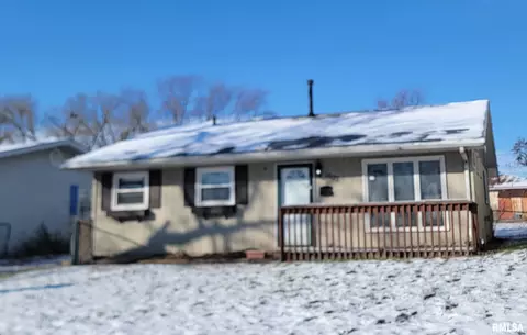 1607 Saratoga St, Pekin, IL 61554