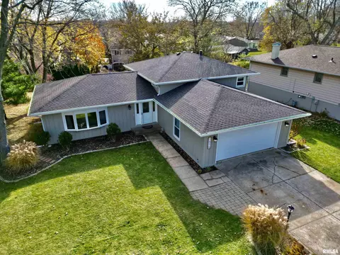 1516 W Queens Court Rd, Peoria, IL 61614