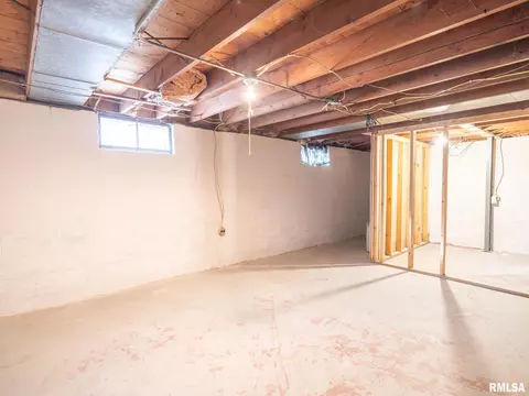 1111 E Gift Ave, Peoria, IL 61603 photo 36