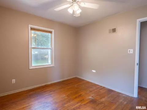 1111 E Gift Ave, Peoria, IL 61603 photo 23