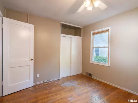 1111 E Gift Ave, Peoria, IL 61603 photo 25