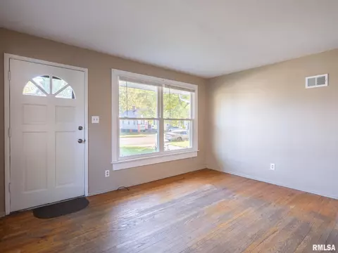 1111 E Gift Ave, Peoria, IL 61603 photo 7