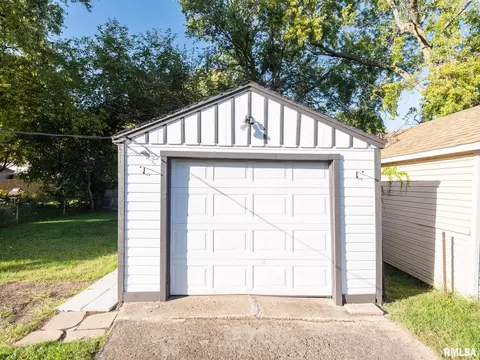 1111 E Gift Ave, Peoria, IL 61603 photo 6