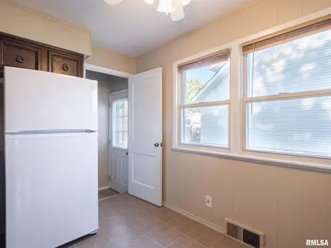 1111 E Gift Ave, Peoria, IL 61603 photo 15