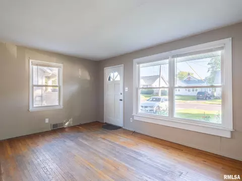 1111 E Gift Ave, Peoria, IL 61603 photo 12